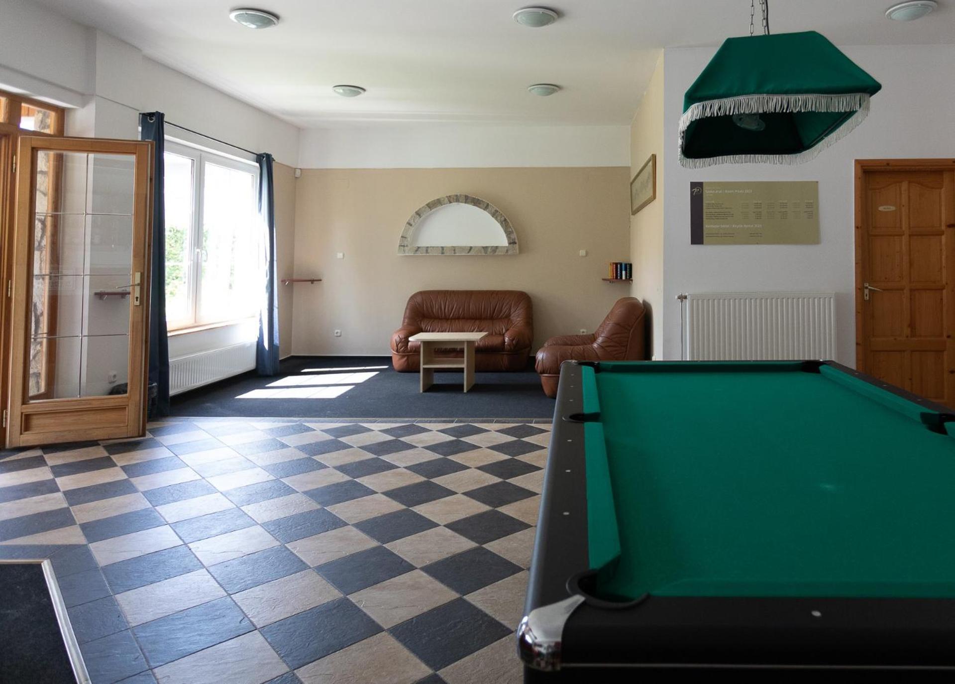 Hotel Platan Zamárdi Buitenkant foto