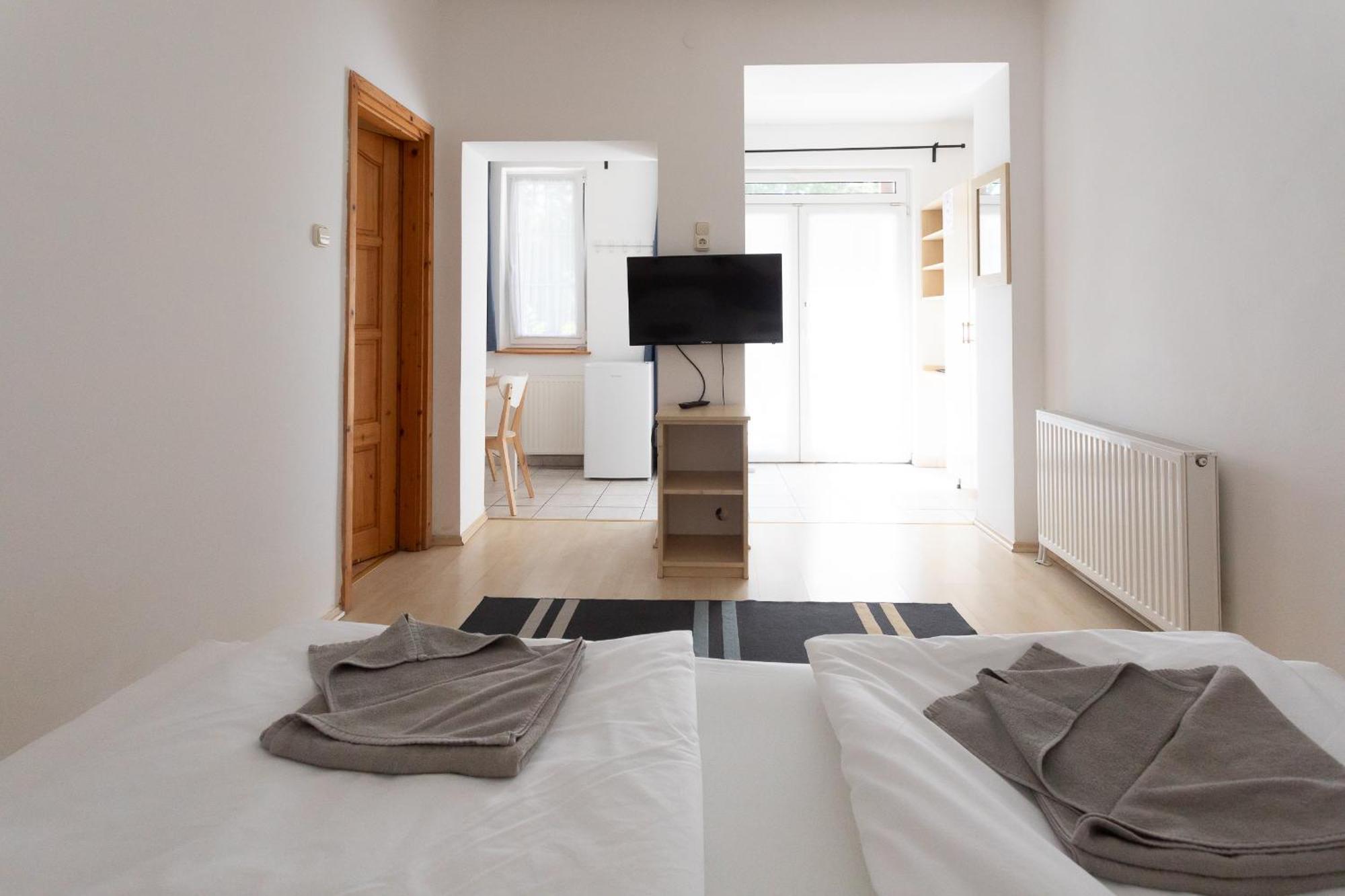 Hotel Platan Zamárdi Buitenkant foto