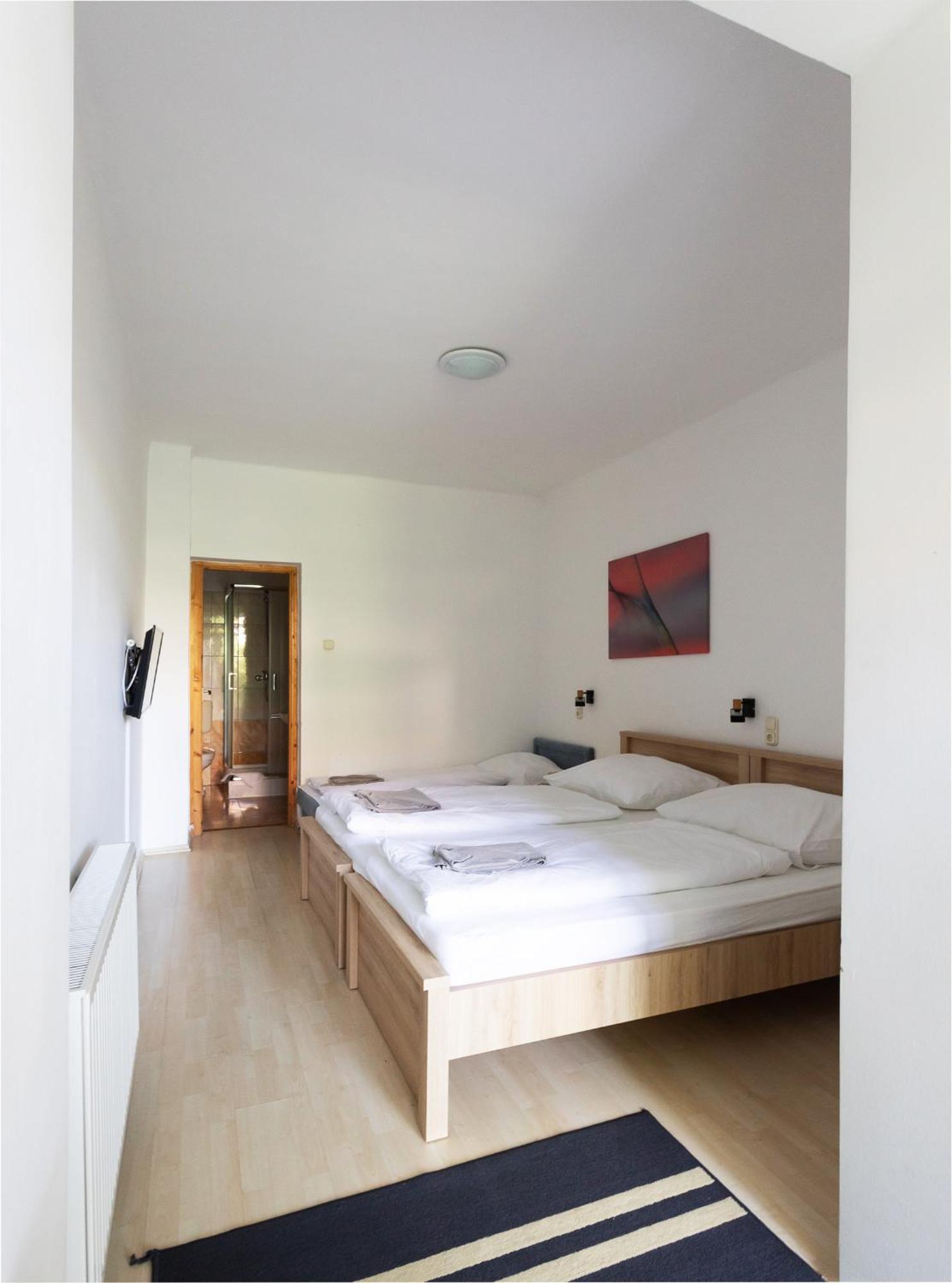 Hotel Platan Zamárdi Buitenkant foto
