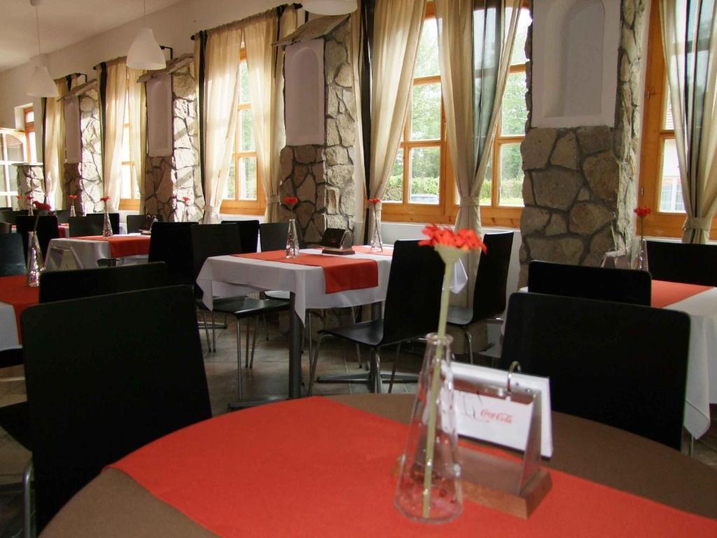 Hotel Platan Zamárdi Buitenkant foto