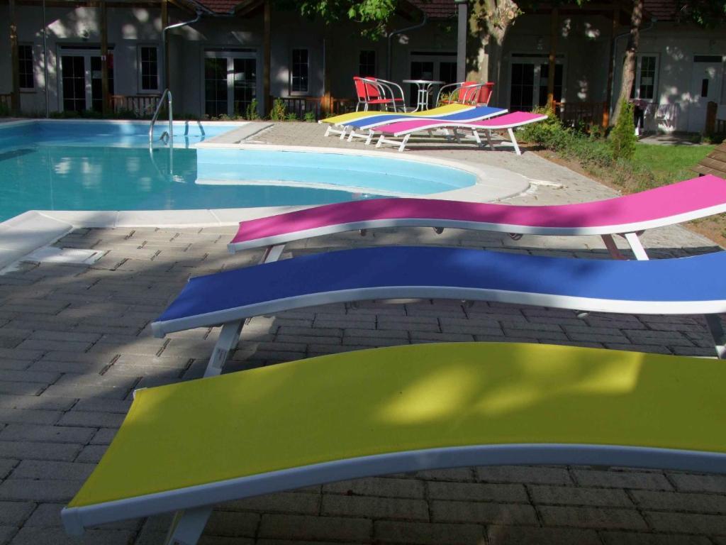Hotel Platan Zamárdi Buitenkant foto
