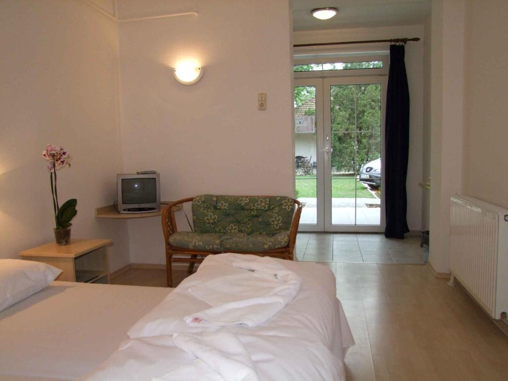 Hotel Platan Zamárdi Kamer foto